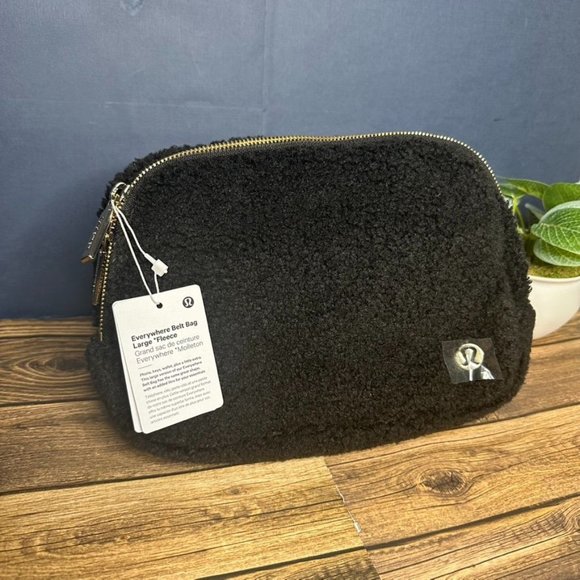 lululemon athletica Other - Lululemon Everywhere Belt Bag Fleece Large 2L NWT ONE SIZE (Black Gold)